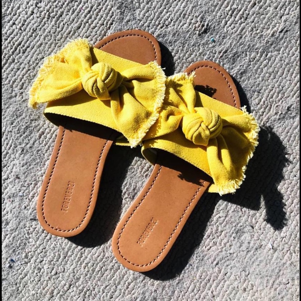 SOLD❣️NEW! F21|| Frayed Bow Vamp Sandals 💝🌞🌈